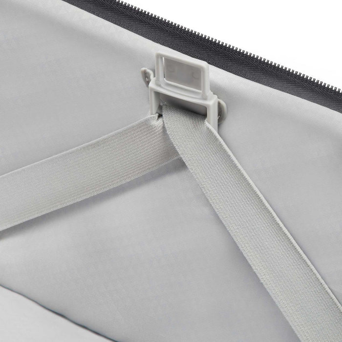 Detailed image of the Samsonite Base Boost suitcase zipper