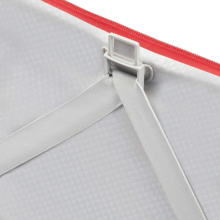 Close-up of the zipper on the Samsonite Base Boost luggage