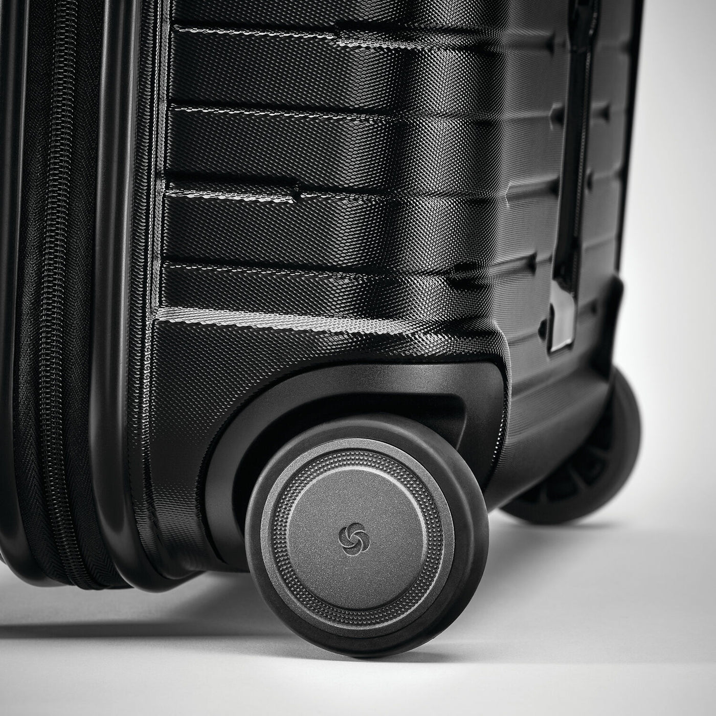 Samsonite Silhouette 16 Hardside Underseater (2 Wheel) — JetSetter.ca